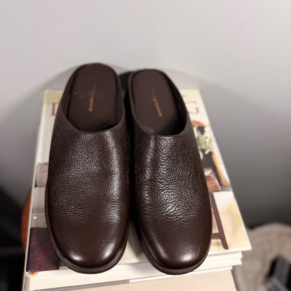 Easy Spirit Women’s Size 8 Brown Leather Slip-On Shoes - Picture 10 of 15